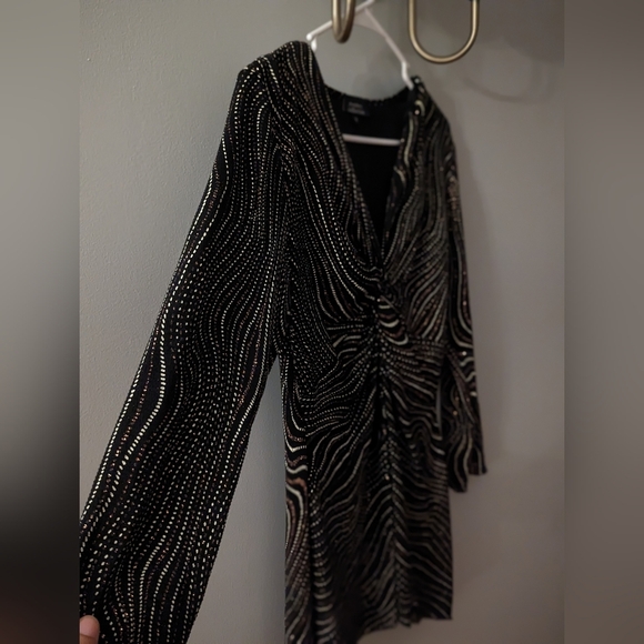 Dressbarn Black and Gold Top - Picture 3 of 4